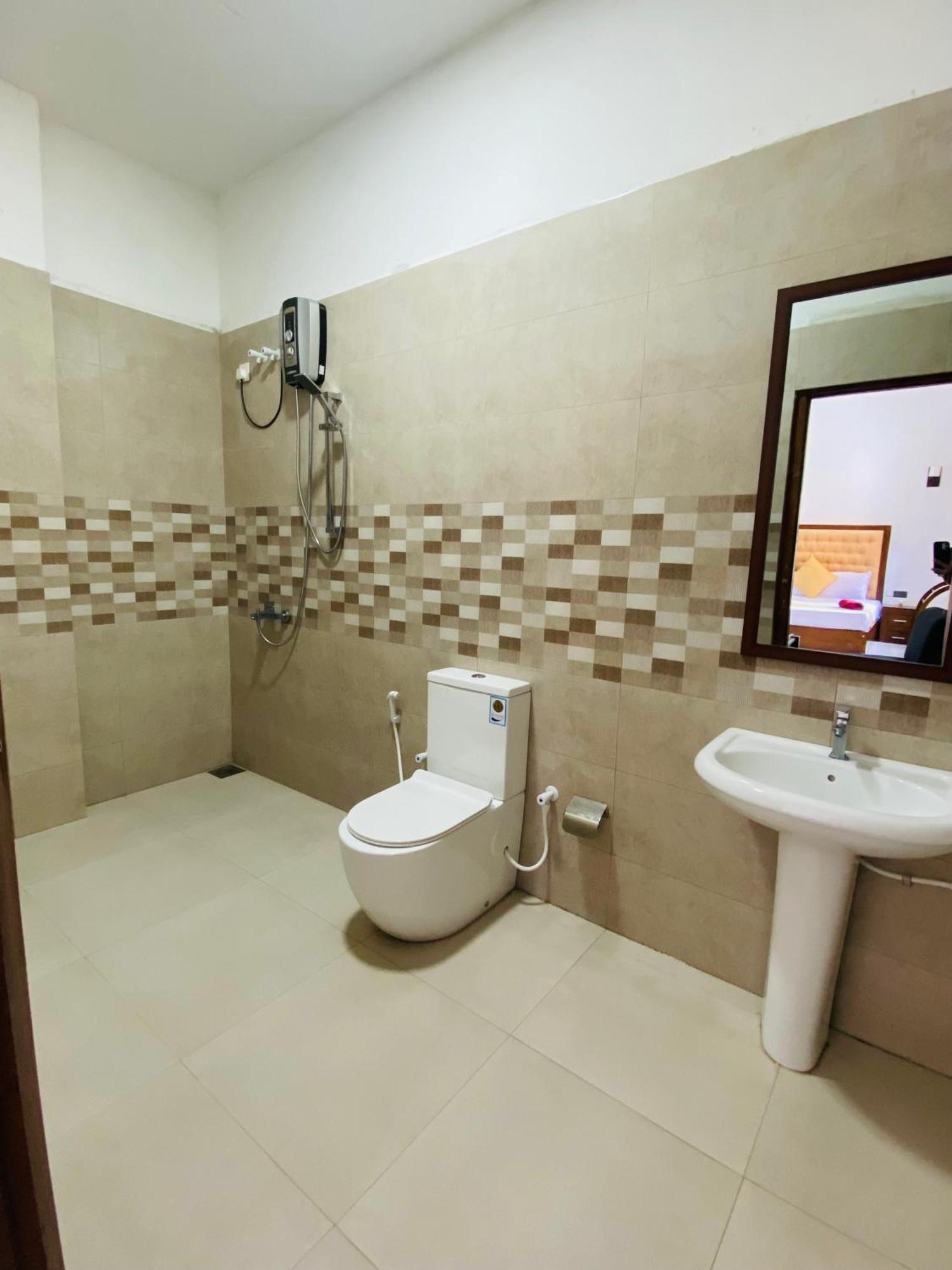 Hotel Heaven Breeze Kandy Esterno foto