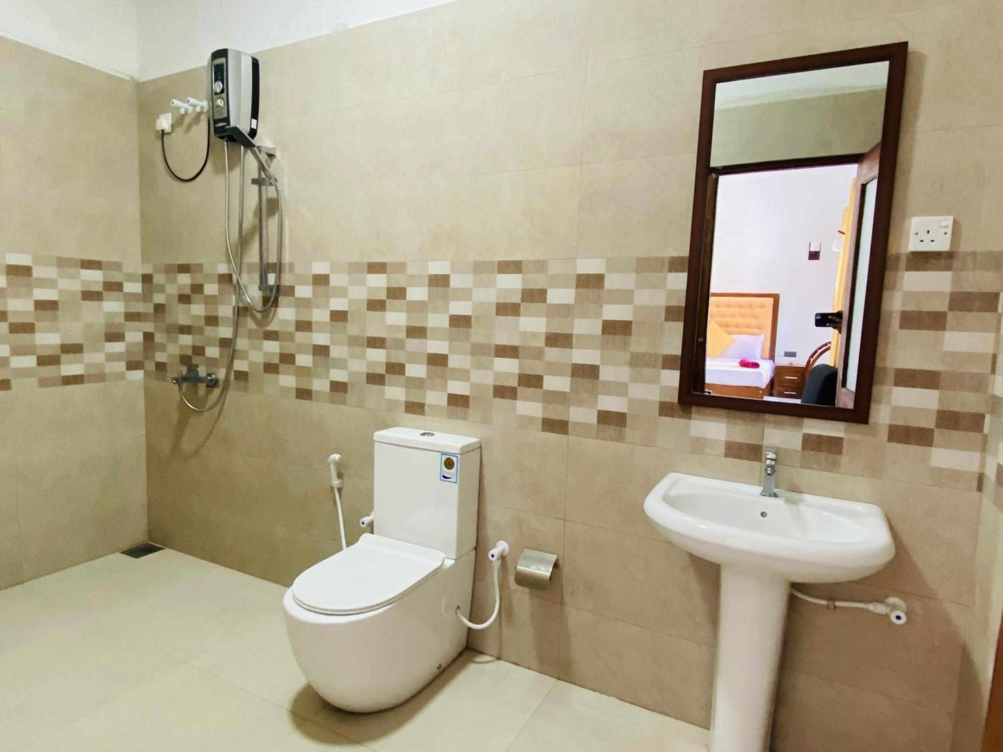Hotel Heaven Breeze Kandy Esterno foto